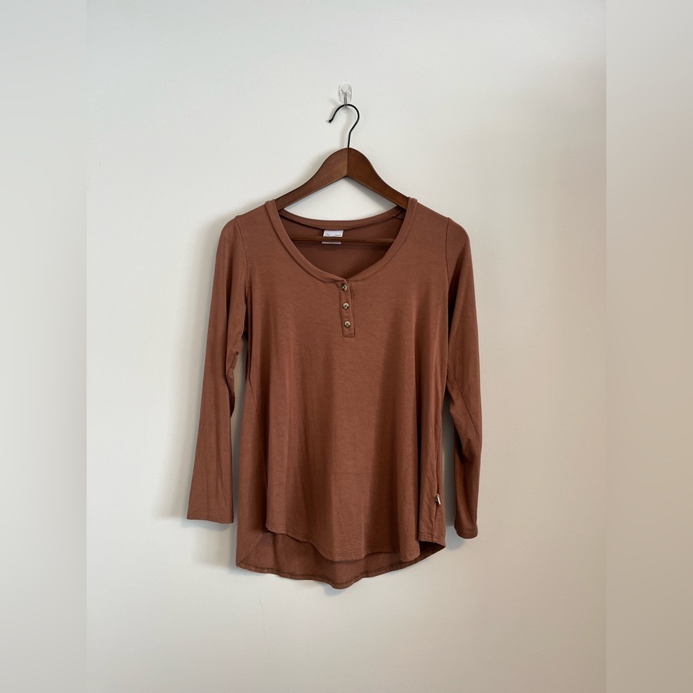 Jax & Lennon 3/4 sleeve henley top